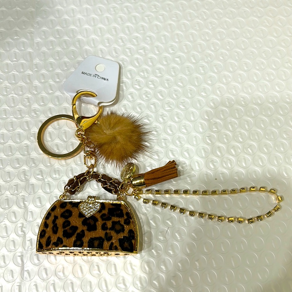 NWT Cheetah Keychain/Bag Charms clip it on wear it in so many ways it’s stylish - Picture 7 of 7